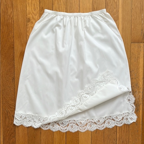 Vanity Fair Vintage Made in USA Lace Trim Elasticic Waist White Half Slip Skirt - Picture 9 of 10